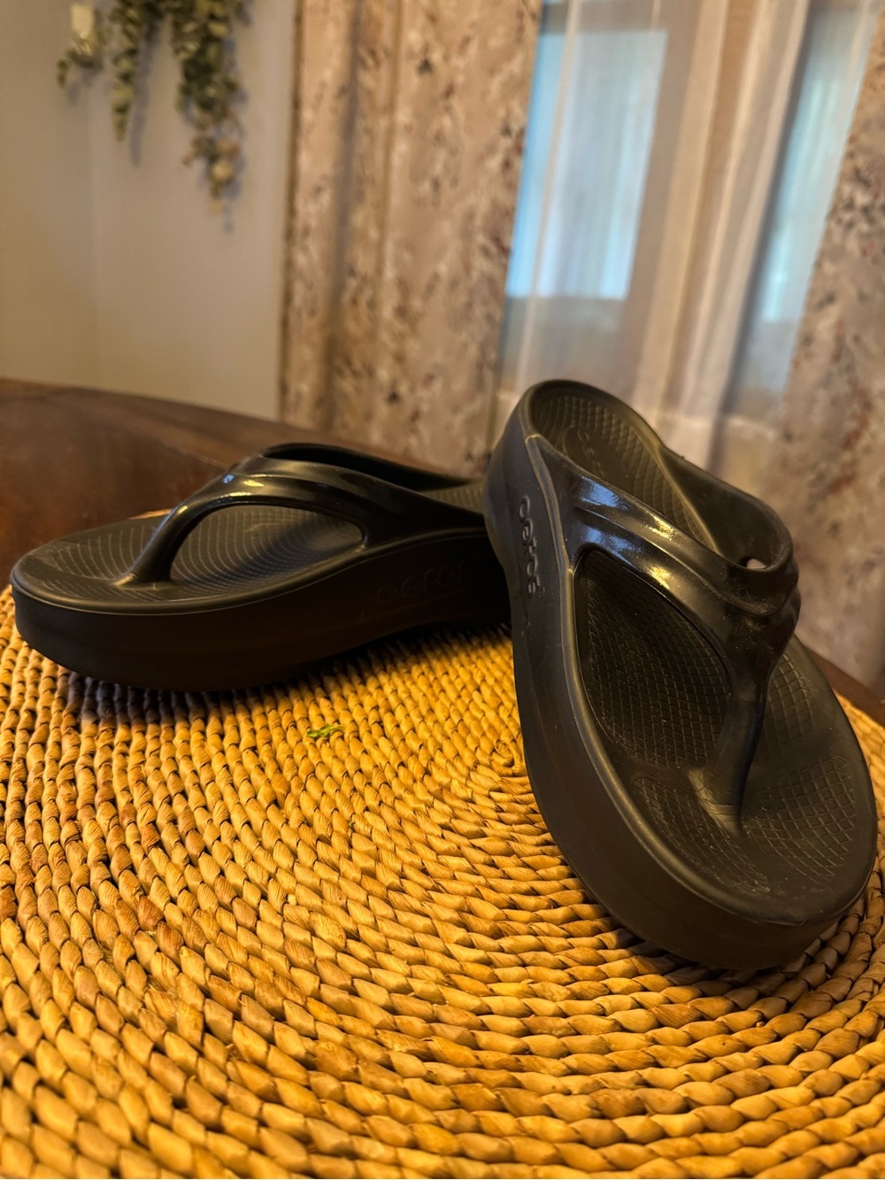OOFOS Black Women's Platform Flip Flop Sandals